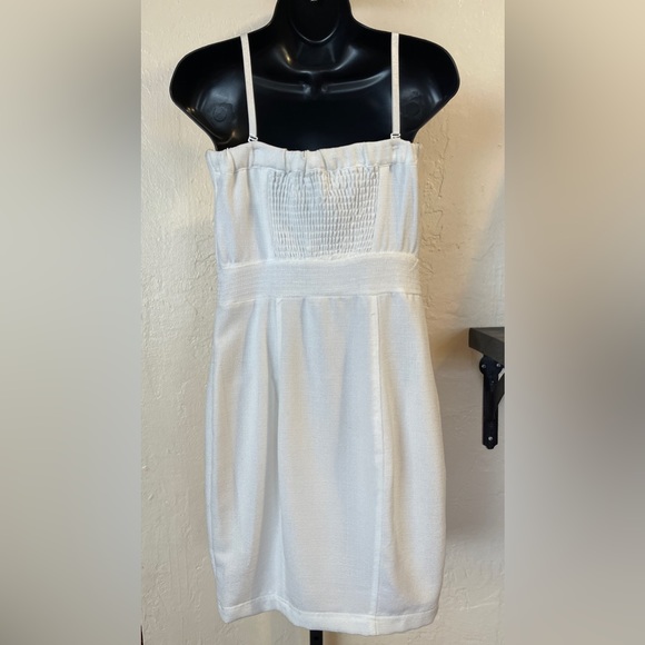 XOXO White with Green/Gold Pocket Embellishments‎ - Picture 2 of 11